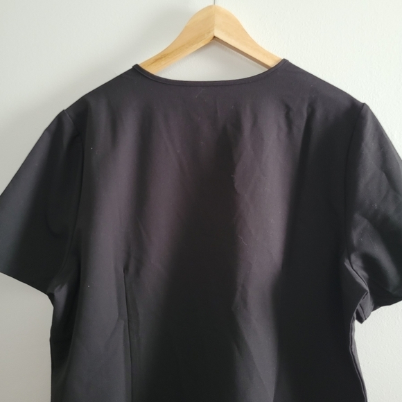 Figs Casma™ Three-Pocket Scrub Top - Picture 4 of 6